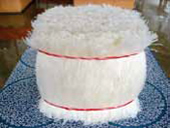 一説には高級な羊羹に使われると言われる糸寒天を使用。